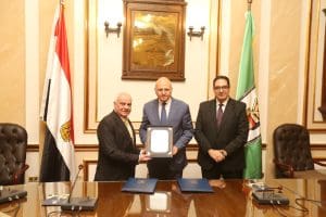 الجامعات الأوروبية بالعاصمة الإدارية " EUE" وحقوق القاهرة يوقعان بروتوكول تعاون لتعزيز التعليم القانوني وربطه بالنظام القضائي المصري 6 IMG 20251203 WA0040 الجامعات الجامعات الأوروبية بالعاصمة الإدارية " EUE" وحقوق القاهرة يوقعان بروتوكول تعاون لتعزيز التعليم القانوني وربطه بالنظام القضائي المصري موقع في الجامعة