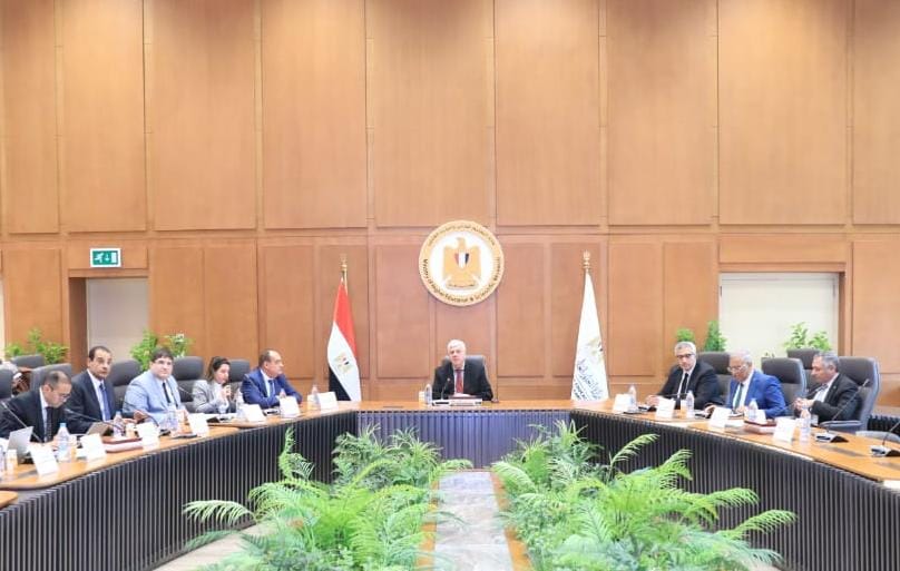 IMG 20251204 WA0003 اللجنة اللجنة التنفيذية للبعثات تعتمد برامج جديدة وتوافق على اتفاقيات دولية لدعم الباحثين موقع في الجامعة