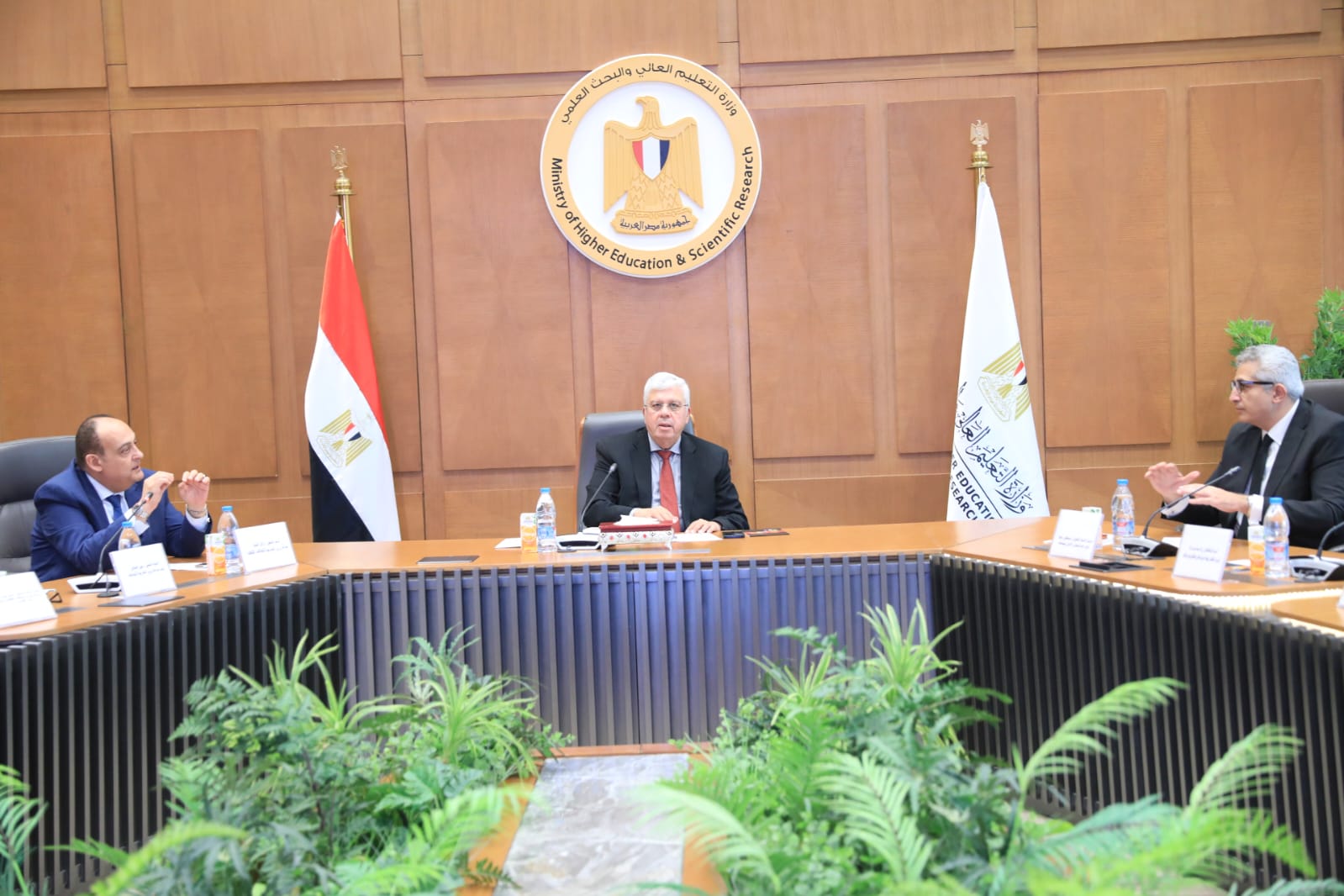IMG 20251204 WA0004 الوافدين وزير التعليم العالي يترأس اجتماع اللجنة التنفيذية للبعثات لمتابعة تطوير منظومة الإيفاد موقع في الجامعة