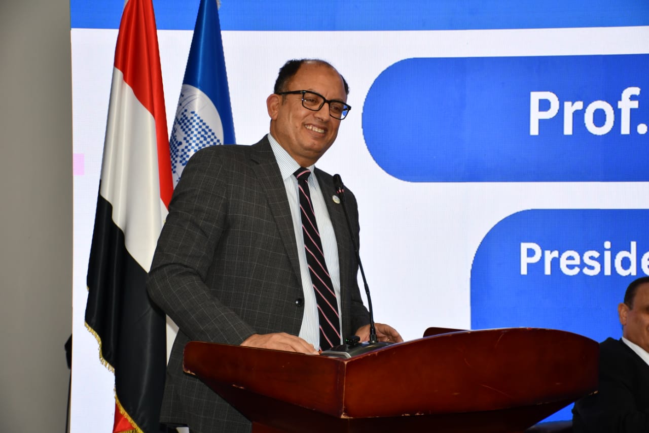 IMG 20251206 WA0020 تخصصات البكالوريا التكنولوجية 2027 في قمة التكنولوجيا والأعمال 2025.. قنديل: التعليم هو بوابة الإصلاح والتكنولوجيا جناح المستقبل موقع في الجامعة