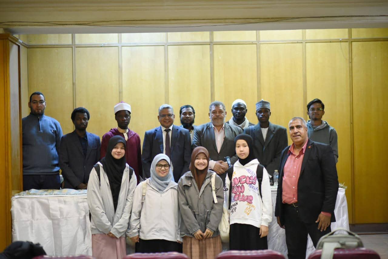 IMG 20251207 WA0068 نموذج الأعلى للشئون الإسلامية ينظّم لقاءً توعويًّا للطلاب الوافدين للتحذير من التشاؤم موقع في الجامعة