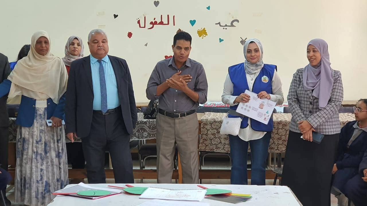 IMG 20251208 WA0057 مجلس وكيل تعليم الأقصر يتابع ختام حملة التوعية الصحية بمدرسة الزناقطة موقع في الجامعة