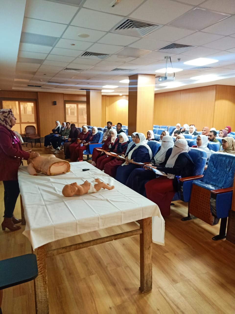IMG 20251208 WA0368 جامعة القاهرة بدء التدريب العملي لتمريض مستشفى الصحة النفسية بإشراف أعضاء هيئة التدريس بجامعة الإسماعيلية موقع في الجامعة