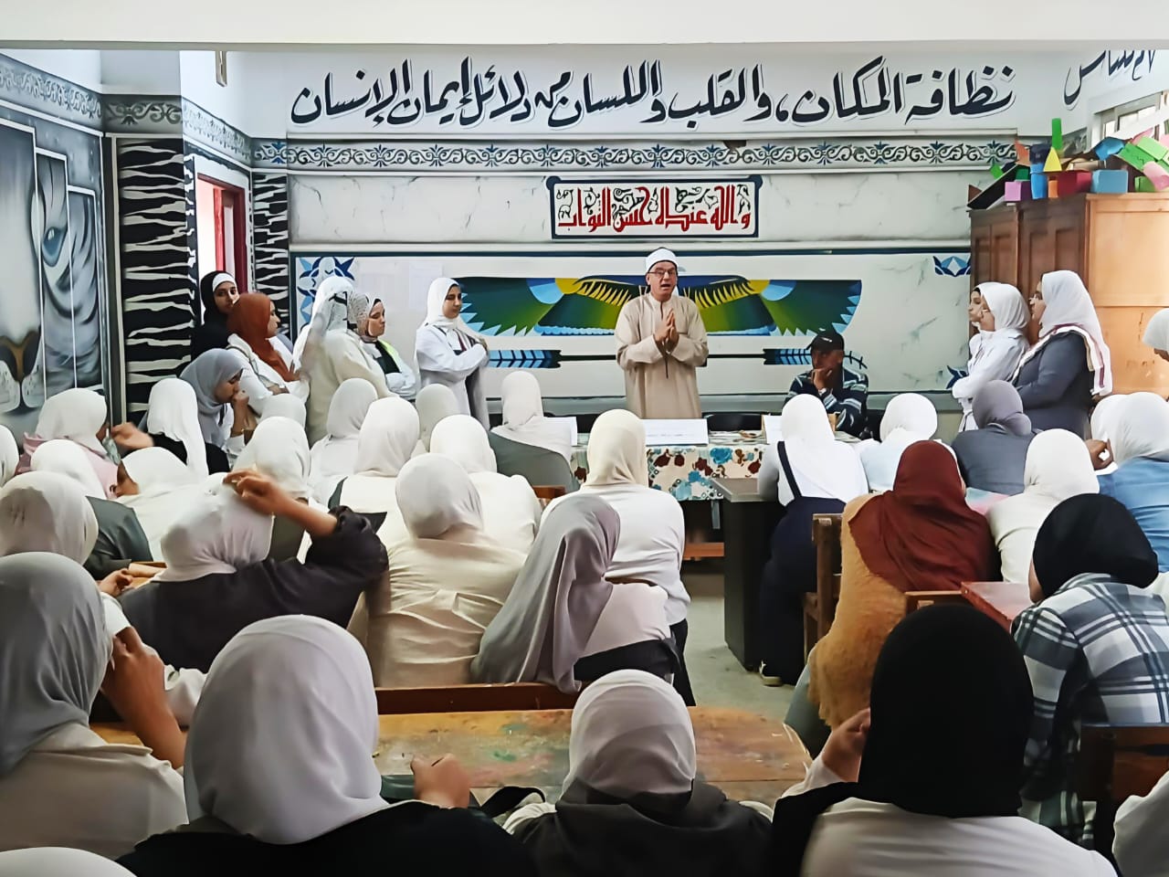 IMG 20251209 WA0115 أوقاف أوقاف كفر الشيخ تنظّم ندوات توعوية بالمدارس لمواجهة التشكيك ونشر روح التشاؤم موقع في الجامعة