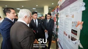 IMG 20251209 WA0489 اليوم جامعة سيناء تنظم اليوم العلمي للكيمياء الحيوية في فرع العريش موقع في الجامعة