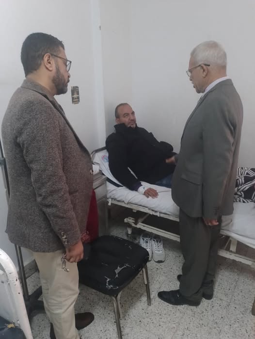 IMG 20251211 WA00381 وكيل بعد واقعة التعدي.. وكيل تعليم الإسماعيلية يزور المعلم المصاب بالمستشفى موقع في الجامعة