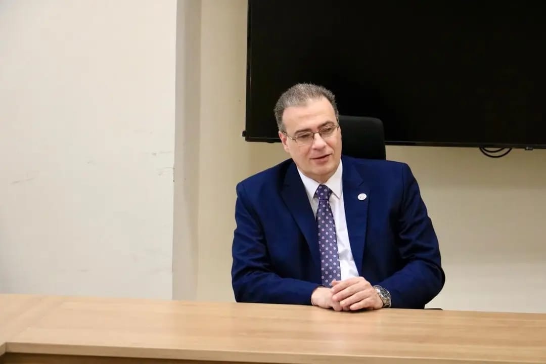 IMG 20251211 WA0418 اجتماع إتاحة الاستعلام عن نتيجة فحص التظلمات في مسابقة شغل "25217" وظيفة معلم مساعد مادة اللغة العربية موقع في الجامعة