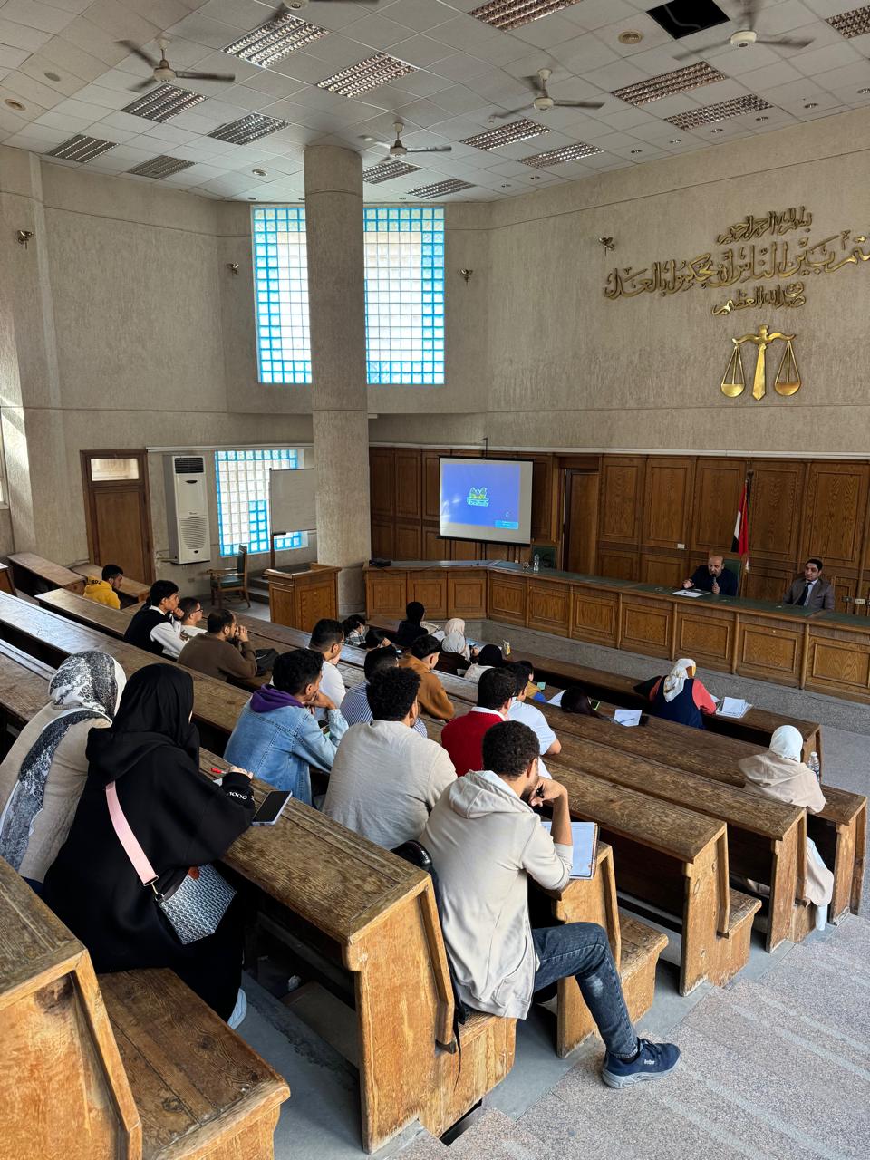 IMG 20251213 WA0008 1 جامعة العاصمة جامعة العاصمة تنظم دورة تدريبية متخصصة في صياغة العقود باللغة الإنجليزية موقع في الجامعة