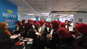 إقبال ملحوظ من طلاب جامعة دمنهور على جناح "في الجامعة" بمعرض التوظيف بقمة سيدات مصر| صور 2 IMG 20251213 WA0040 جامعة دمنهور إقبال ملحوظ من طلاب جامعة دمنهور على جناح "في الجامعة" بمعرض التوظيف بقمة سيدات مصر| صور موقع في الجامعة
