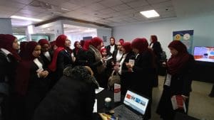 IMG 20251213 WA0046 جامعة دمنهور إقبال ملحوظ من طلاب جامعة دمنهور على جناح "في الجامعة" بمعرض التوظيف بقمة سيدات مصر| صور موقع في الجامعة