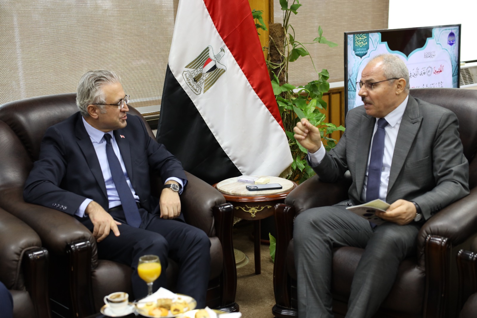 IMG 20251214 WA0230 جامعة قناة السويس جامعة قناة السويس تبحث سبل تعزيز التعاون الأكاديمي مع السفارة التركية بالقاهرة موقع في الجامعة