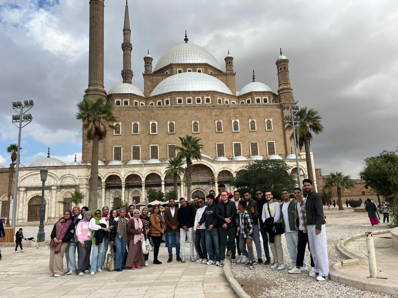IMG 20251215 WA0014 علاج رحلة علمية لطلاب العلاج الطبيعي بجامعة جنوب الوادي الأهلية لتعزيز الخبرات التطبيقية موقع في الجامعة