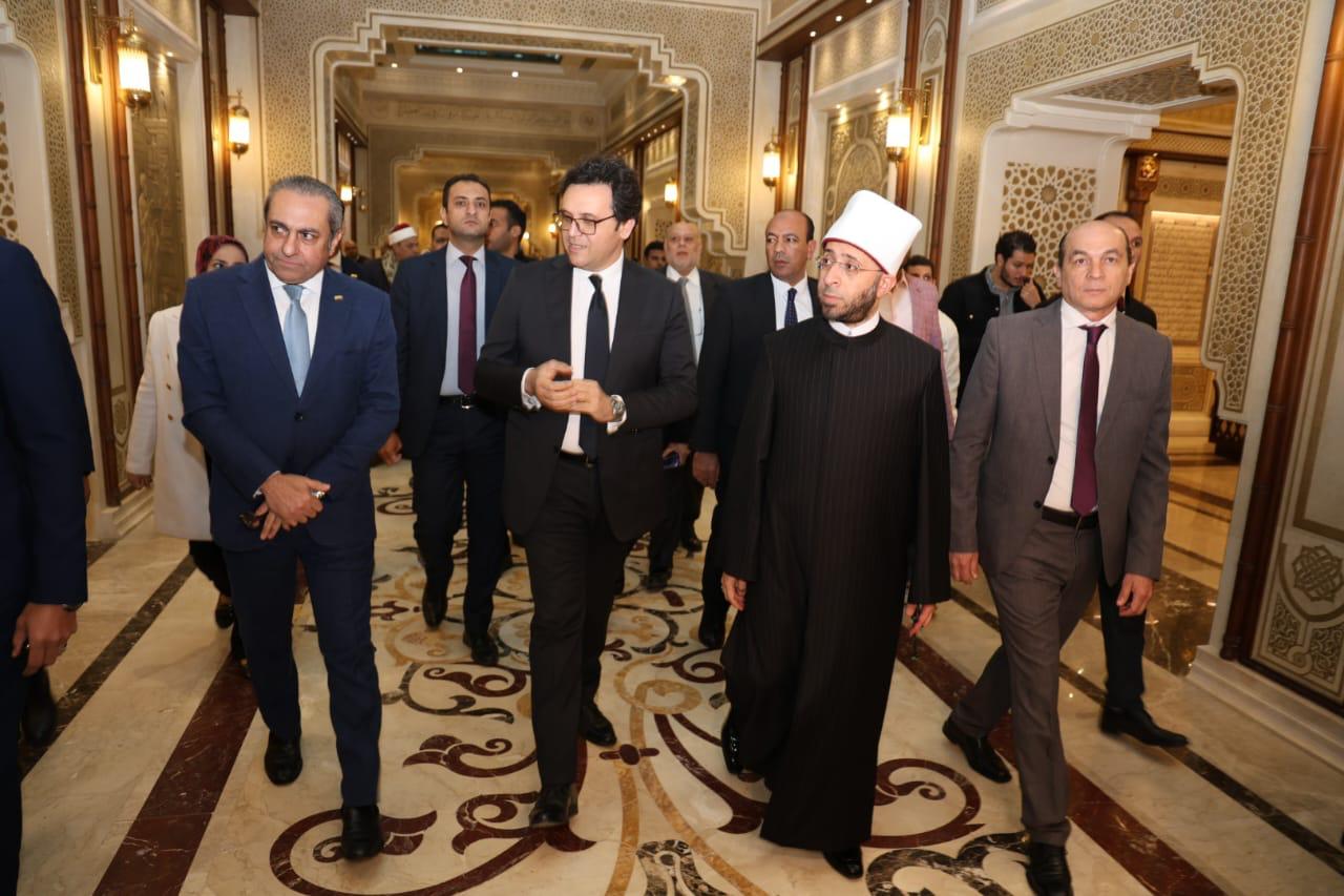 IMG 20251215 WA0080 جامعة عين شمس وزراء الأوقاف والثقافة ورئيس شركة العاصمة الجديدة يفتتحون متحف كبار قرّاء القرآن الكريم موقع في الجامعة
