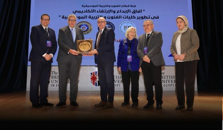 IMG 20251216 WA0009 جامعة أسيوط جامعة مصر للمعلوماتية: تحديث لوائح كليات الفنون لتعزيز الإبداع وحماية الملكية الفكرية موقع في الجامعة