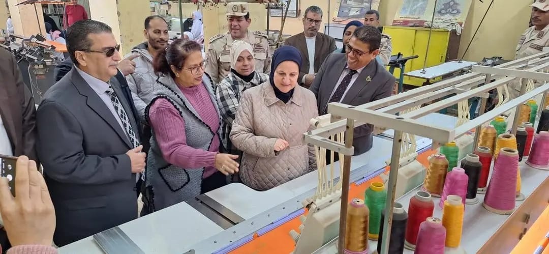 IMG 20251216 WA0099 امتحانات الشهادة الإعدادية مديرة تعليم القاهرة تؤكد دور التعليم الفني في إعداد كوادر مؤهلة وتطوير المدارس موقع في الجامعة