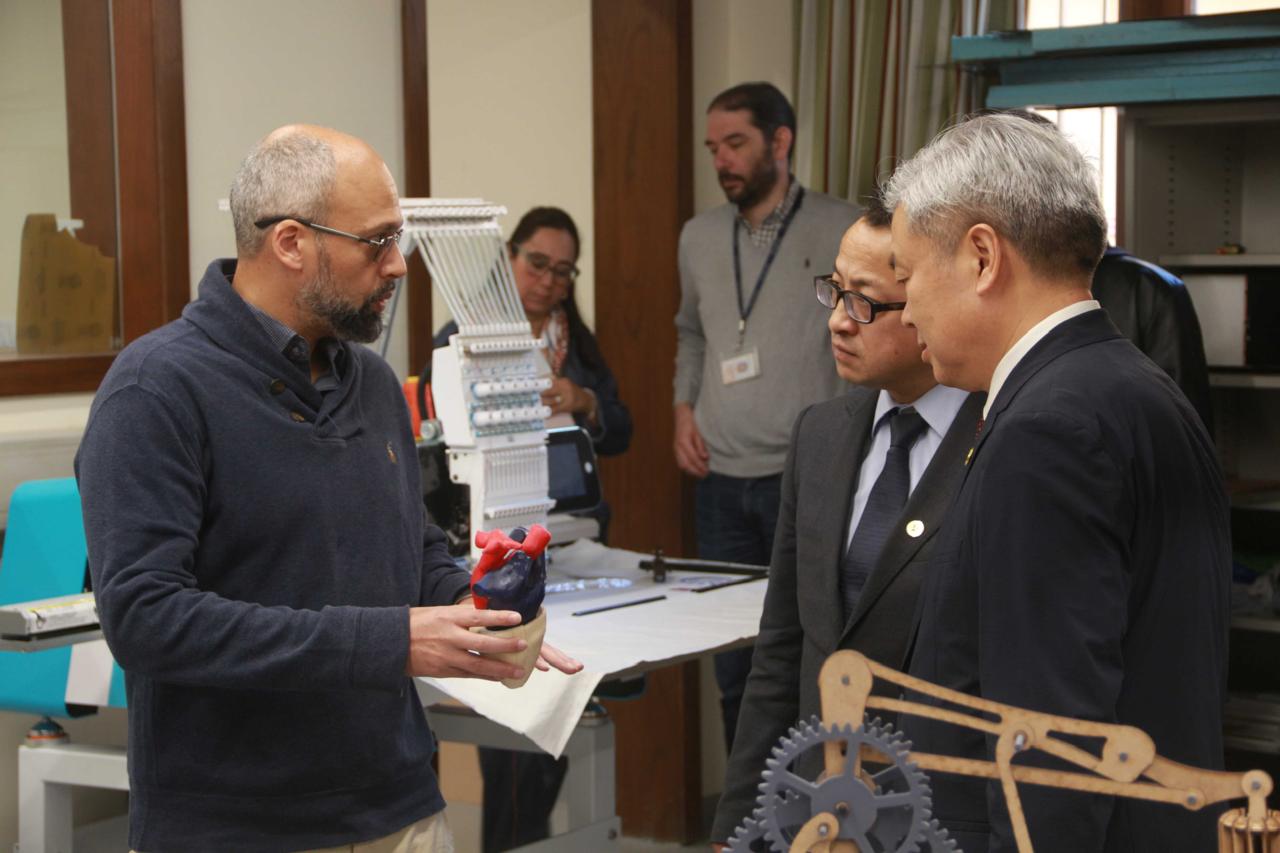IMG 20251218 WA0053 التضامن الجامعة الأمريكية بالقاهرة تستضيف وفد رفيع المستوى من جامعة الصين للاتصالات موقع في الجامعة