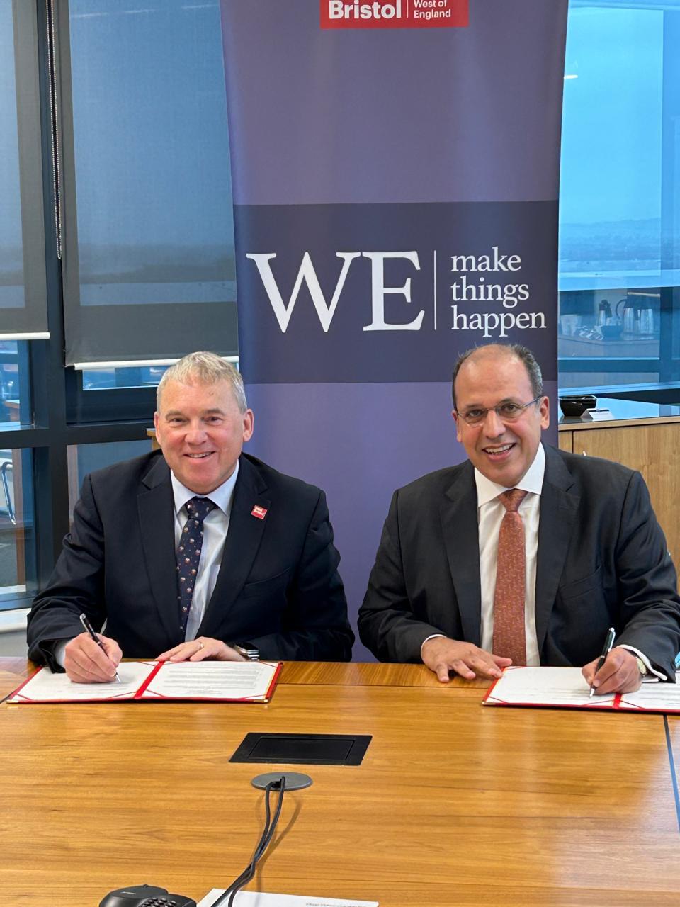IMG 20251220 WA0017 سفير الجامعة البريطانية في مصر توقّع اتفاقية تعاون مع جامعة غرب إنجلترا لتعزيز الشراكات الأكاديمية الدولية موقع في الجامعة