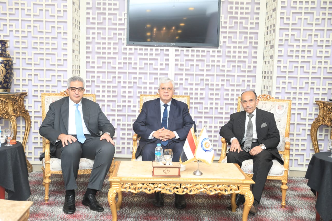 IMG 20251222 WA0016 كلية الاقتصاد مستقبل السياحة المصرية بين التعليم والابتكار.. وزير التعليم العالي يفتتح مؤتمر لجنة قطاع السياحة والفنادق موقع في الجامعة