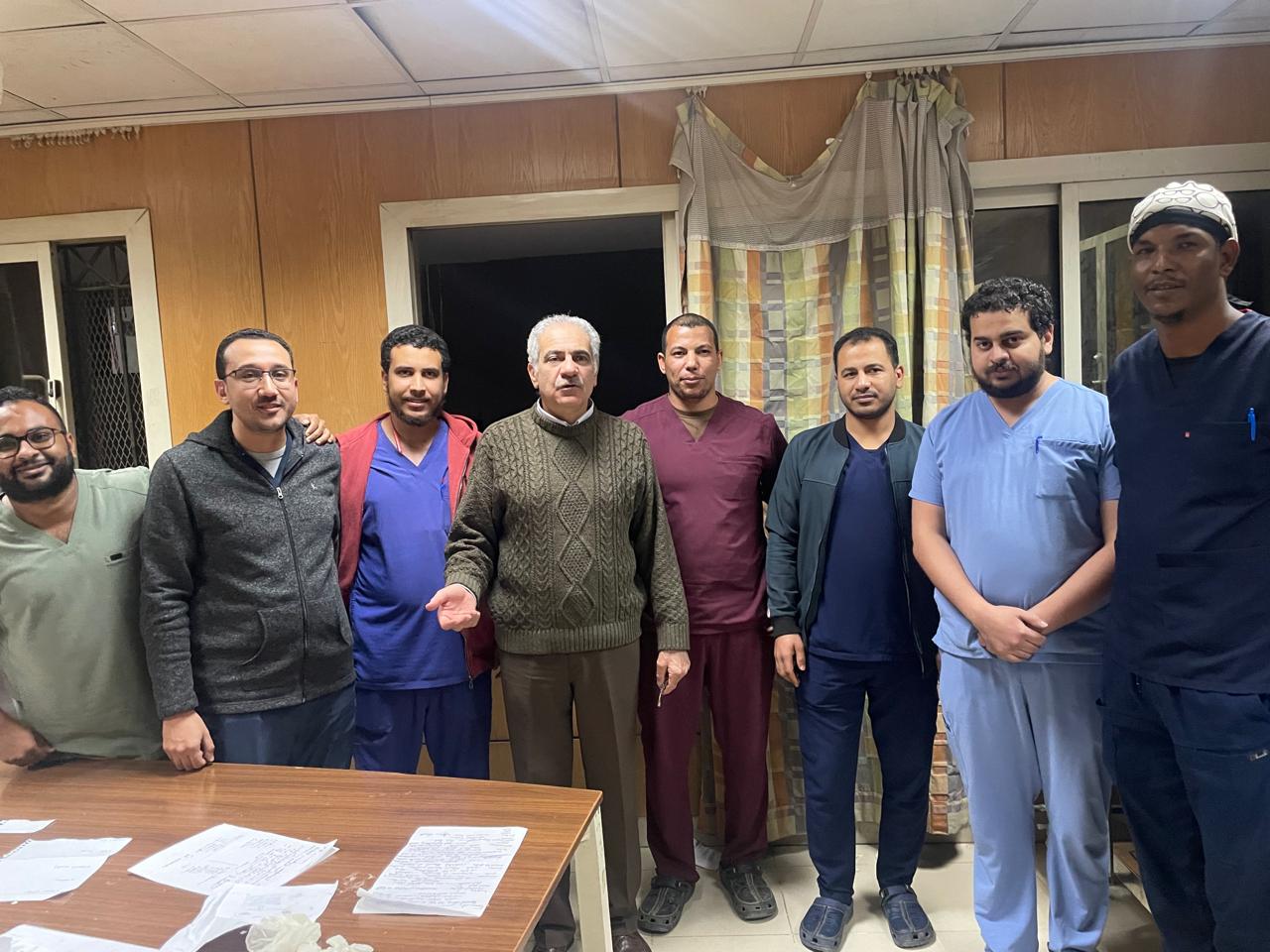 IMG 20251222 WA0072 طالبات رئيس جامعة أسوان يطمئن على استقرار العمل بقسم الجراحة وينفي صحة أنباء الاستقالات موقع في الجامعة