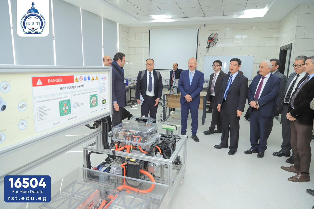 IMG 20251222 WA0078 جامعة الريادة جامعة الريادة تبحث مع جامعة شينجيانغ الصينية التعاون الأكاديمي والتقني موقع في الجامعة