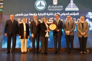 على رأسهم وزير التموين.. تكريم قيادات اقتصادية ومالية بارزة في مؤتمر تجارة عين شمس 7 IMG 20251223 WA0173 التموين على رأسهم وزير التموين.. تكريم قيادات اقتصادية ومالية بارزة في مؤتمر تجارة عين شمس موقع في الجامعة