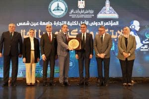 على رأسهم وزير التموين.. تكريم قيادات اقتصادية ومالية بارزة في مؤتمر تجارة عين شمس 5 IMG 20251223 WA0176 التموين على رأسهم وزير التموين.. تكريم قيادات اقتصادية ومالية بارزة في مؤتمر تجارة عين شمس موقع في الجامعة