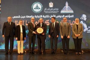 على رأسهم وزير التموين.. تكريم قيادات اقتصادية ومالية بارزة في مؤتمر تجارة عين شمس 3 IMG 20251223 WA0178 التموين على رأسهم وزير التموين.. تكريم قيادات اقتصادية ومالية بارزة في مؤتمر تجارة عين شمس موقع في الجامعة