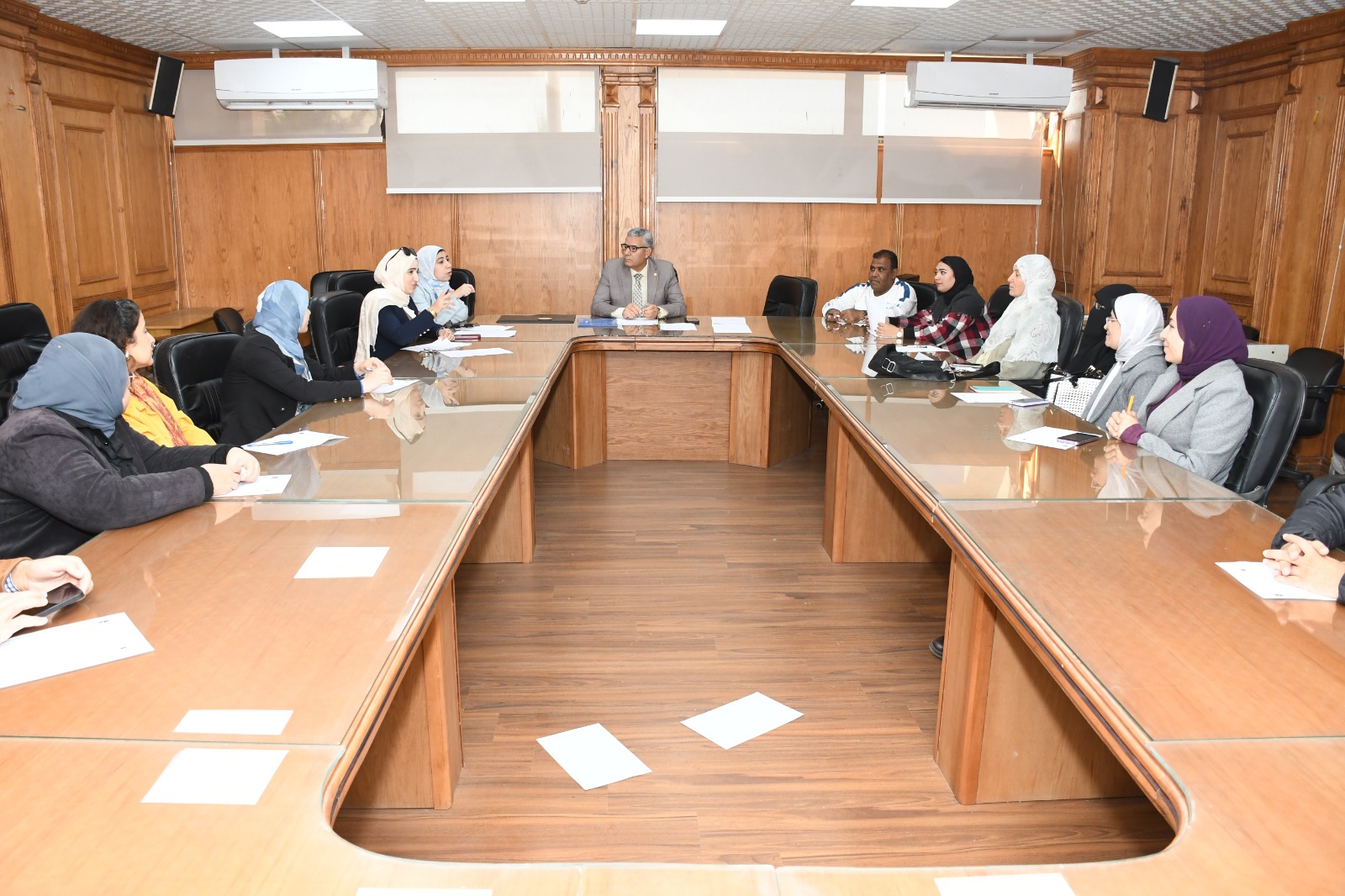 IMG 20251226 WA0032 السويس جامعة قناة السويس تعتمد الجدول الزمني للمؤتمرات الطلابية وتبحث تطوير آليات الدعم الأكاديمي موقع في الجامعة