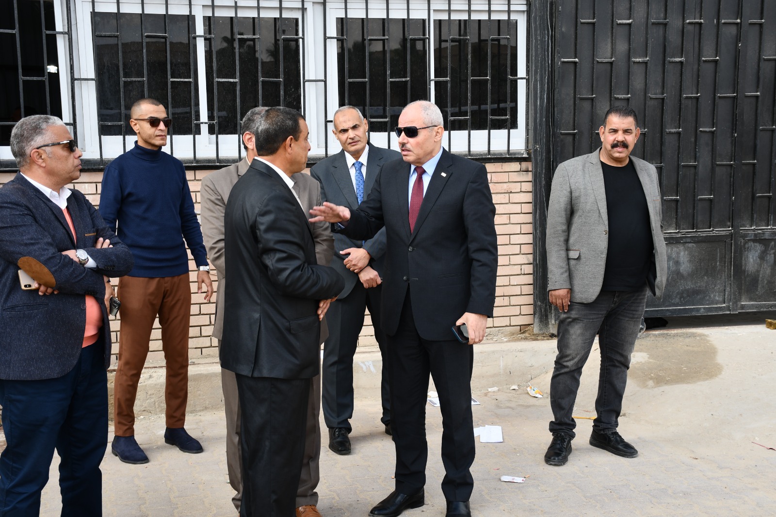 IMG 20251229 WA0044 جامعة قناة السويس رئيس جامعة قناة السويس يوجّه بسرعة إنهاء تطوير المشايات ومناطق الاستذكار لخدمة الطلاب موقع في الجامعة