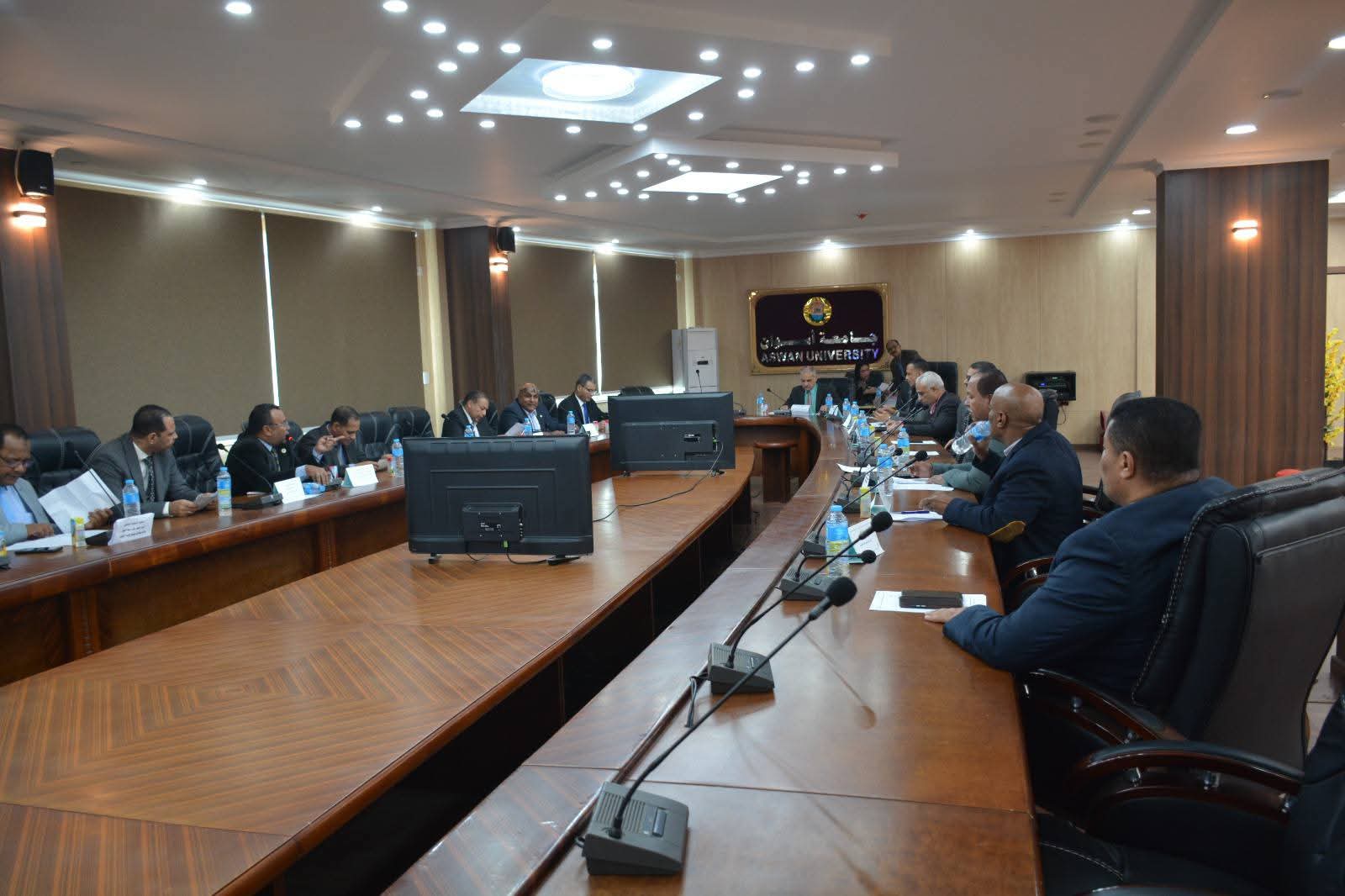 IMG 20251229 WA0066 طالبات مجلس جامعة أسوان يوافق على منح درجات علمية ويؤكد ربط البحث العلمي بالصناعة موقع في الجامعة