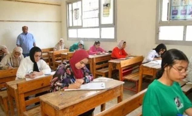 IMG 20251231 WA0114 نماذج نماذج استرشادية لمادة اللغة الإنجليزية لطلاب الصف الاول الاعدادي 2025-2026 موقع في الجامعة