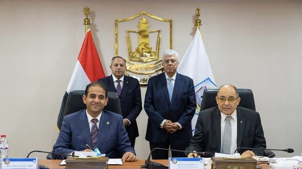 IMG 0074 وزير التعليم جامعة بورسعيد توقع سلسلة بروتوكولات تعاون استراتيجية مع قطاع الأعمال والمعاهد البحثية موقع في الجامعة