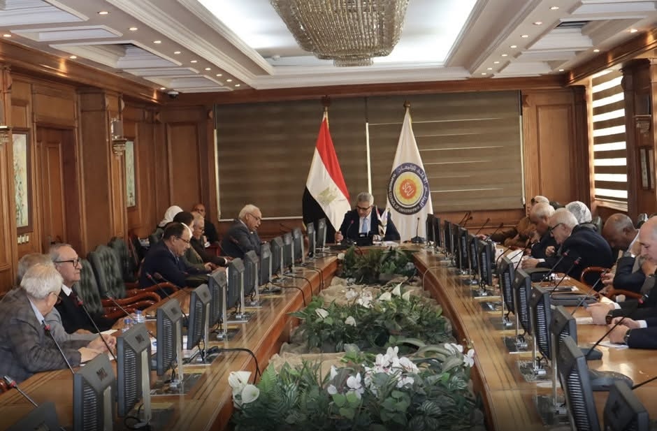 IMG 0096 معادلة اجتماع لجنة معادلة الدرجات العلمية بالمجلس الأعلى للجامعات موقع في الجامعة