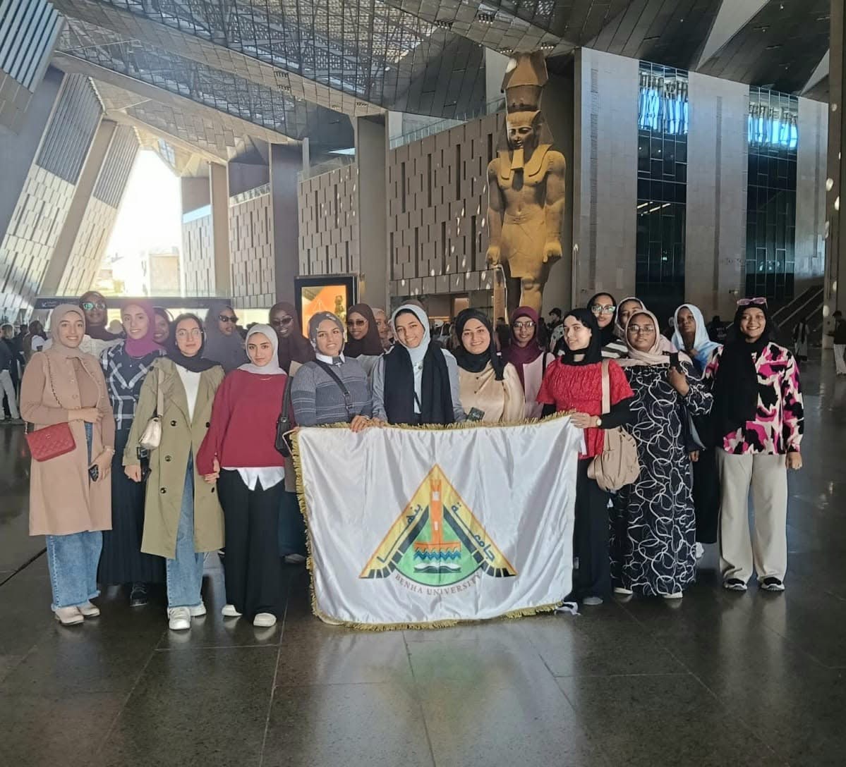 IMG 6466 بنها جامعة بنها تنظم الفوج التاسع من رحلاتها إلى المتحف المصري الكبير موقع في الجامعة