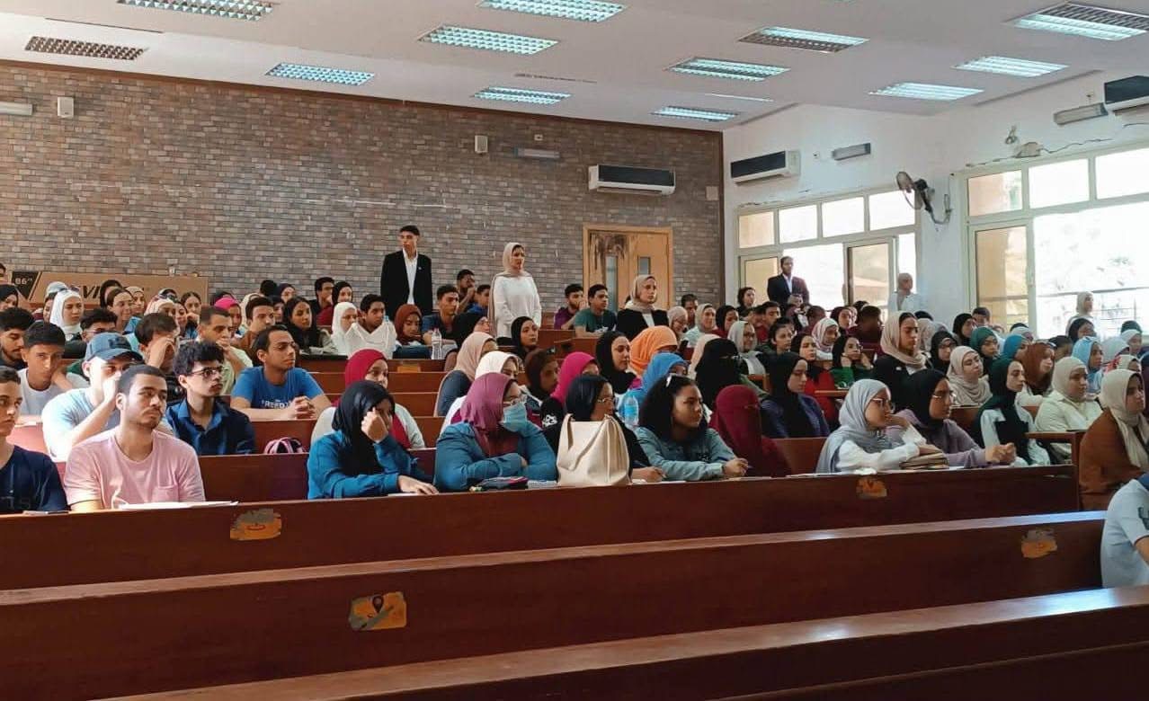 IMG 6673 الشباب الشباب والرياضة تطلق فعاليات مركز القيادات الطلابية بجامعة الإسكندرية موقع في الجامعة