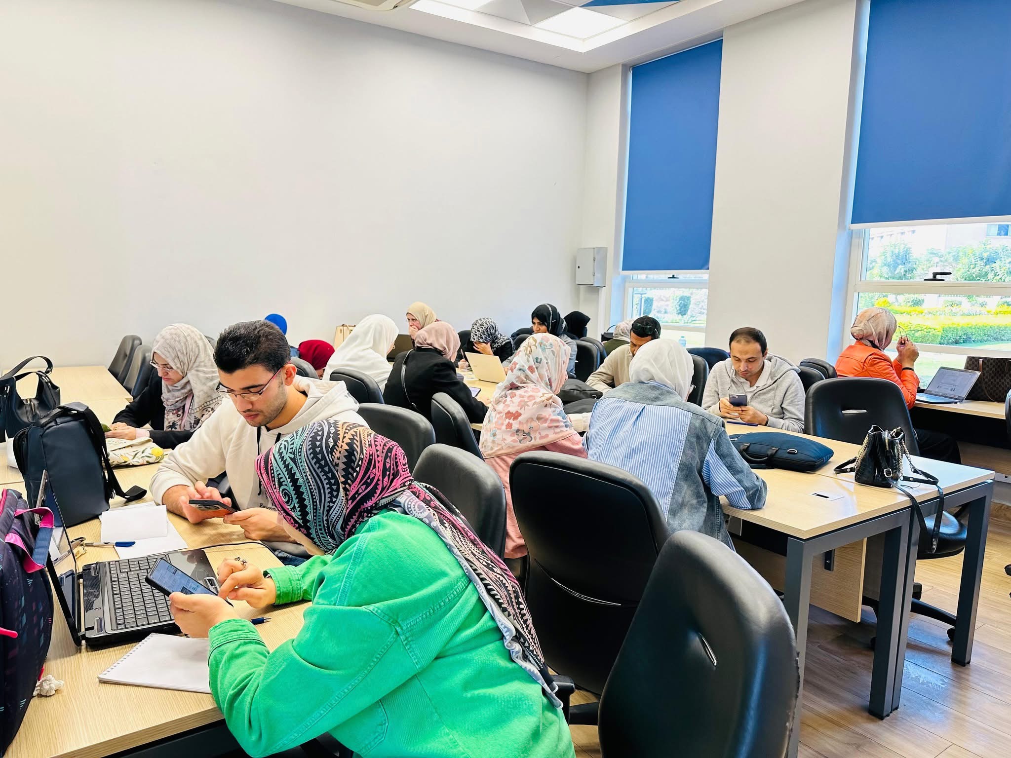 IMG 6764 فعاليات انطلاق أولى فعاليات البرنامج التدريبي لتوظيف الذكاء الاصطناعي في البحث العلمي موقع في الجامعة