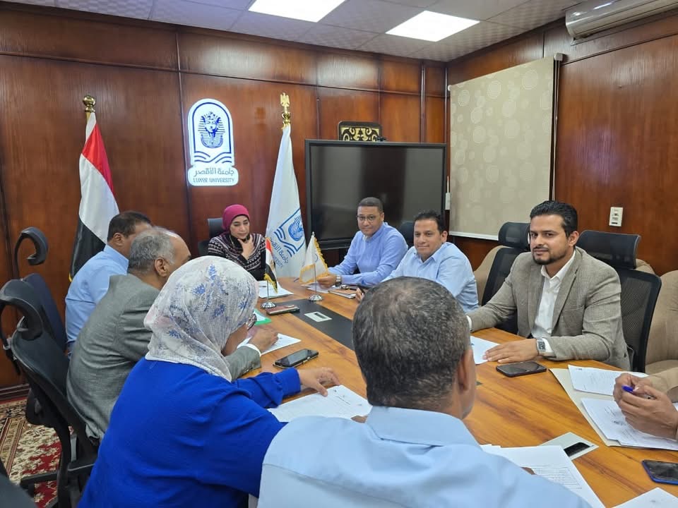 IMG 6840 جامعة الأزهر لجنة المنشآت بجامعة الأقصر تناقش مستجدات المشروعات الجامعية موقع في الجامعة