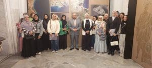 طلاب جامعة الإسكندرية يزورون القنصلية الإيطالية ويتفاعلون مع معرض البحر المتوسط 2 IMG 7045 الإسكندرية طلاب جامعة الإسكندرية يزورون القنصلية الإيطالية ويتفاعلون مع معرض البحر المتوسط موقع في الجامعة