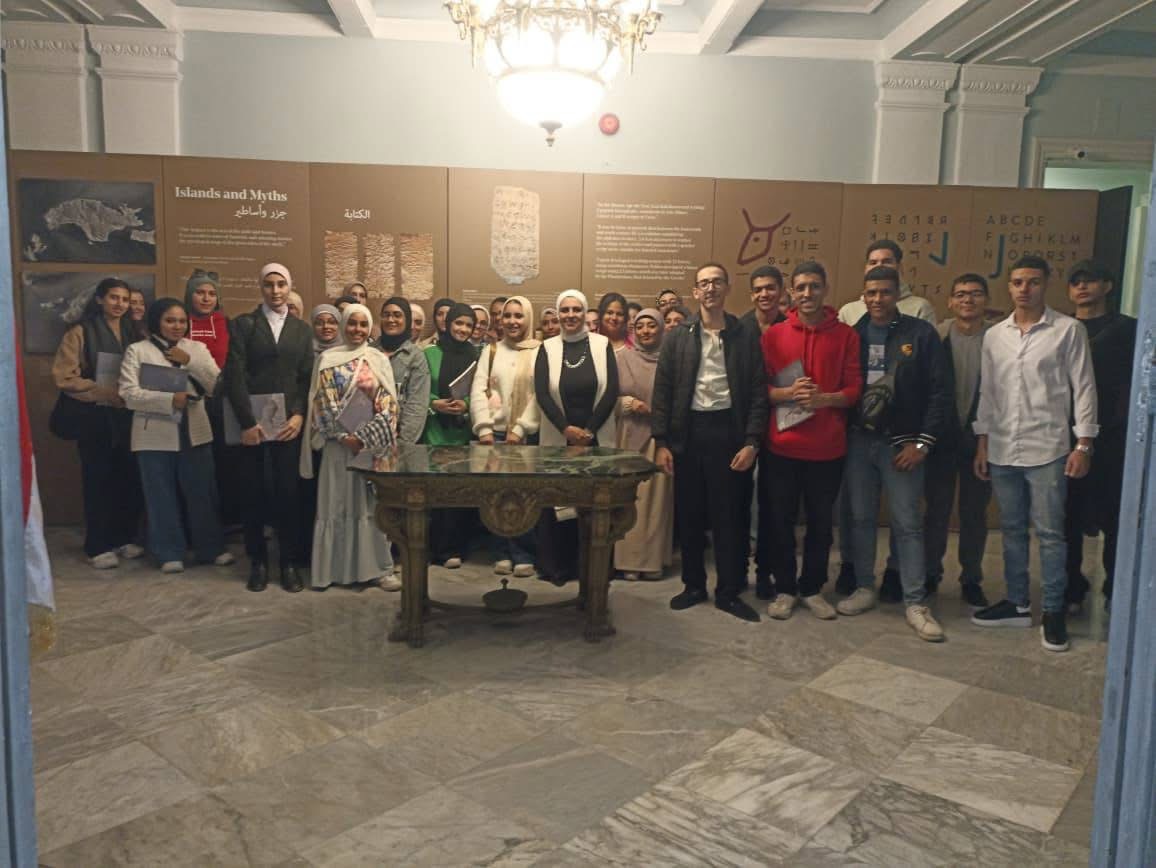 IMG 7046 الإسكندرية طلاب جامعة الإسكندرية يزورون القنصلية الإيطالية ويتفاعلون مع معرض البحر المتوسط موقع في الجامعة