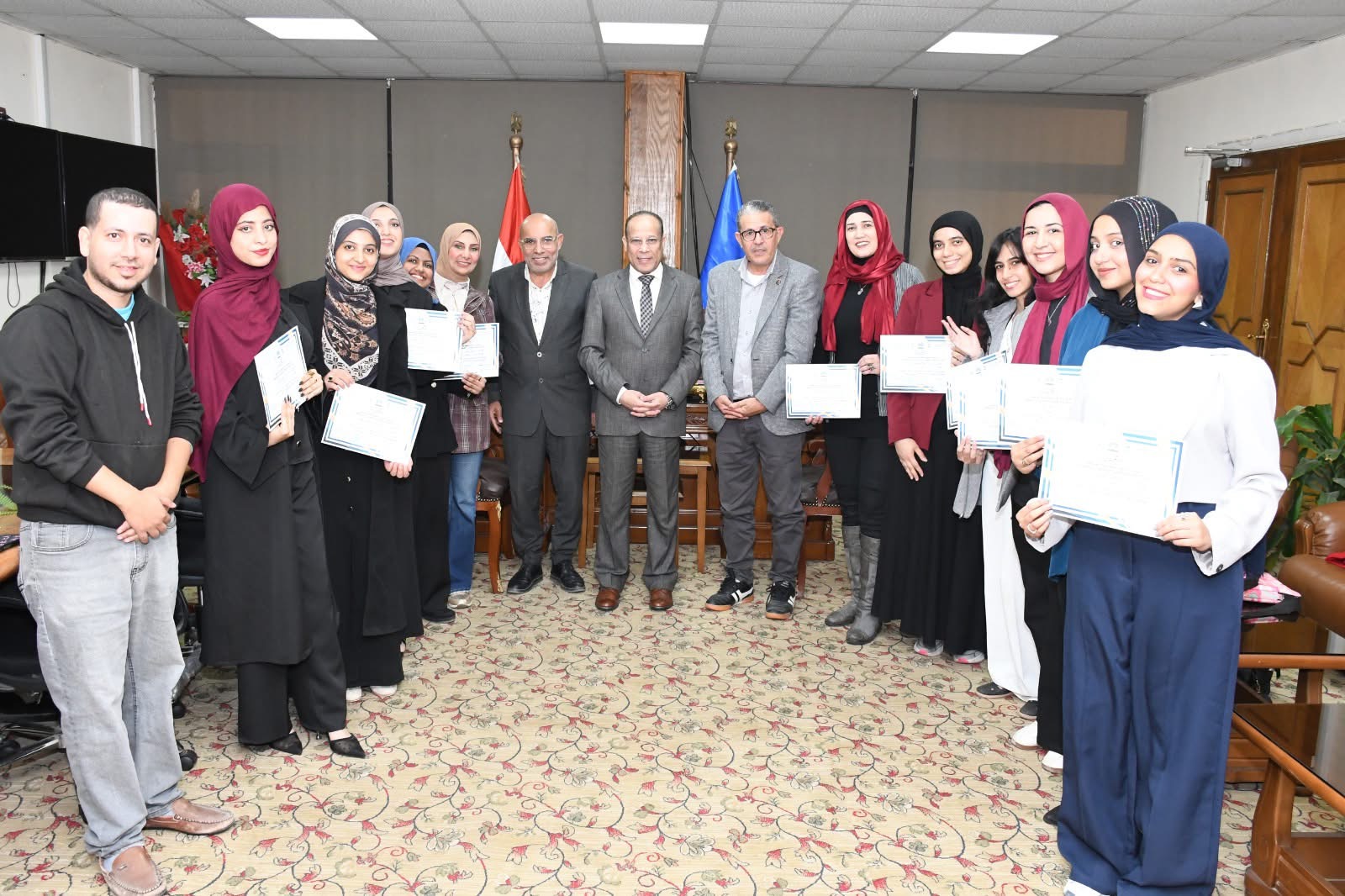 IMG 7168 السويس جامعة قناة السويس تُكرم خريجي برنامج "المذيع المحترف" لتأهيل جيل إعلامي شاب موقع في الجامعة