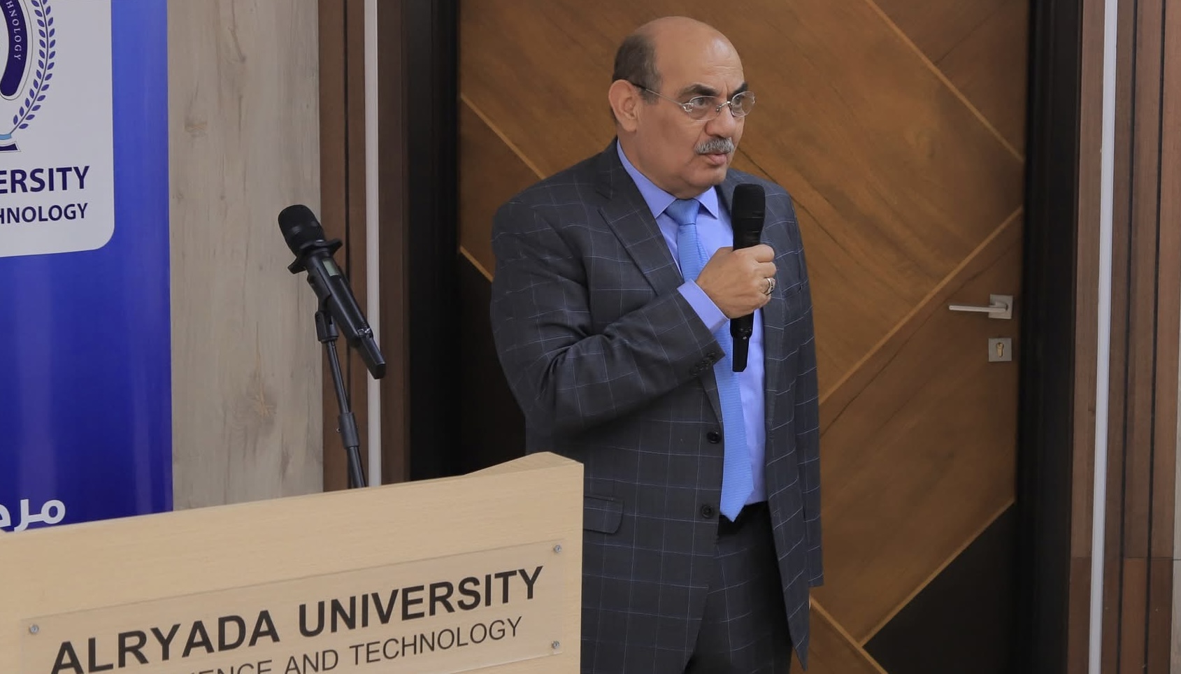 IMG 7197 11 نصيحة مهمة لطلاب الثانوية العامة 2026 لتجنب أخطاء جامعة الريادة تنظم محاضرة تدريبية حول إدارة ضغوط العمل والأزمات لتعزيز كفاءة الكوادر الإدارية موقع في الجامعة