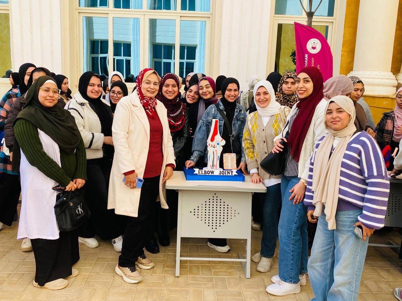 IMG 7204 المنصورة طلاب المنصورة الأهلية يبدعون في معرض تشريحي لتطبيق المعرفة العملية في تكنولوجيا العلوم الصحية موقع في الجامعة