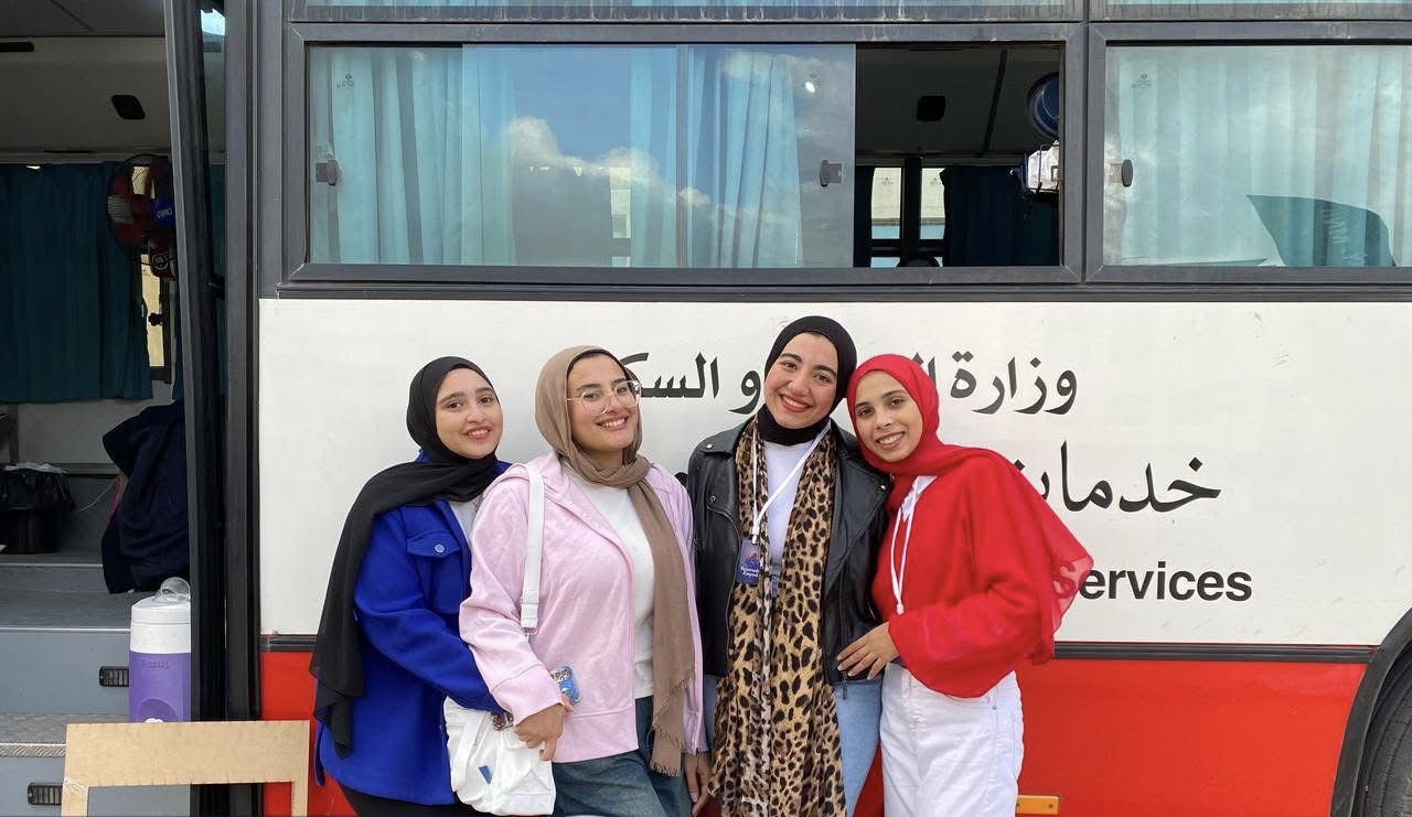 IMG 7443 المنصورة طلاب كلية الصيدلة بالمنصورة الأهلية يطلقون حملة توعية لإنقاذ الأرواح بالتبرع بالدم موقع في الجامعة