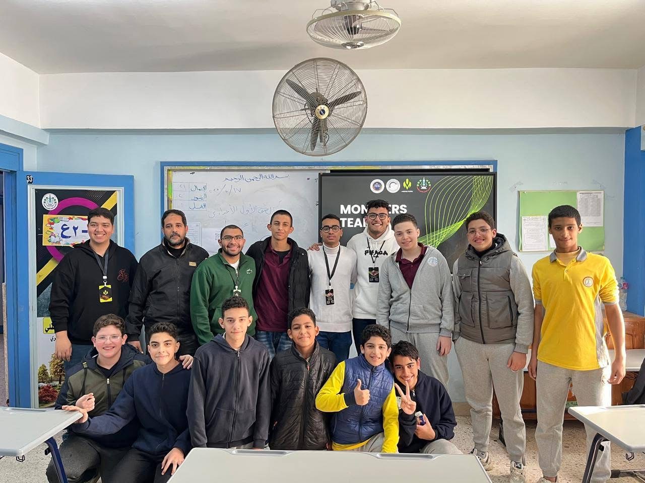 IMG 7689 جامعة القاهرة الأهلية هندسة المنصورة الأهلية تنظم زيارة توعوية وتثقيفية لمدرسة الهُدى والنور للغات موقع في الجامعة