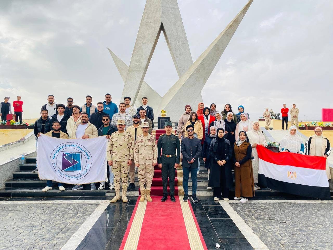 IMG 7703 الجديدة جامعة أسيوط التكنولوجية تنظم زيارة ميدانية لتعزيز الوعي الوطني لدى طلابها بالتعاون مع القوات المسلحة موقع في الجامعة