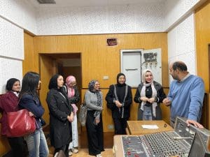 IMG 7793 السويس راديو جامعة قناة السويس ينظم جولة تدريبية عملية لطلاب كورس "المذيع المحترف باللغة الإنجليزية" موقع في الجامعة