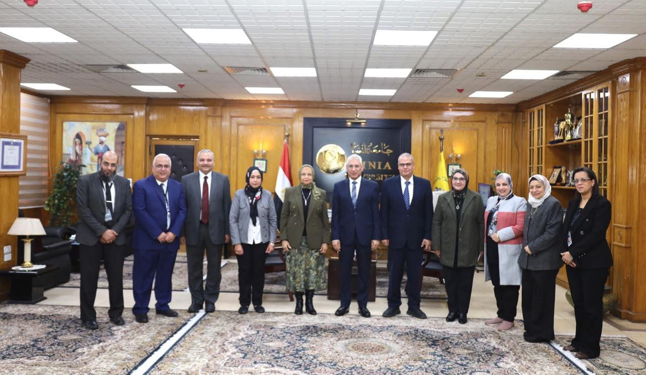IMG 7932 اعتماد مستشفى الكُلى والمسالك البولية بجامعة المنيا جامعة المنيا تعزز معايير الجودة الأكاديمية بزيارة لجنة الاعتماد لكلية الصيدلة موقع في الجامعة