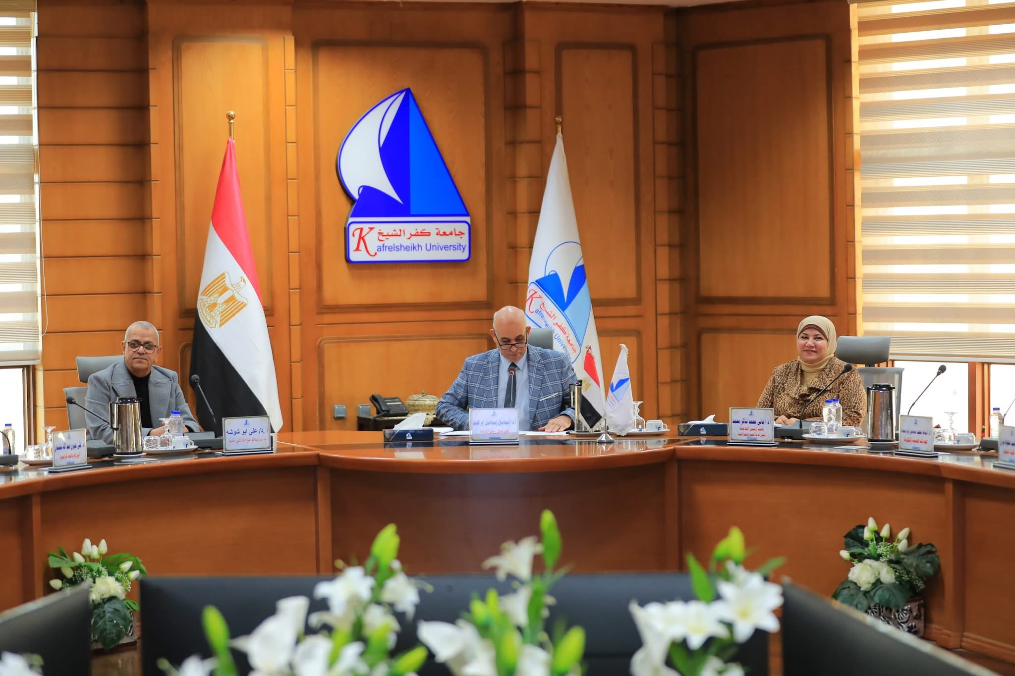 IMG 8172 الفصل متابعة انتظام الدراسة وضمان سير امتحانات الفصل الدراسي بجامعة كفر الشيخ الأهلية موقع في الجامعة