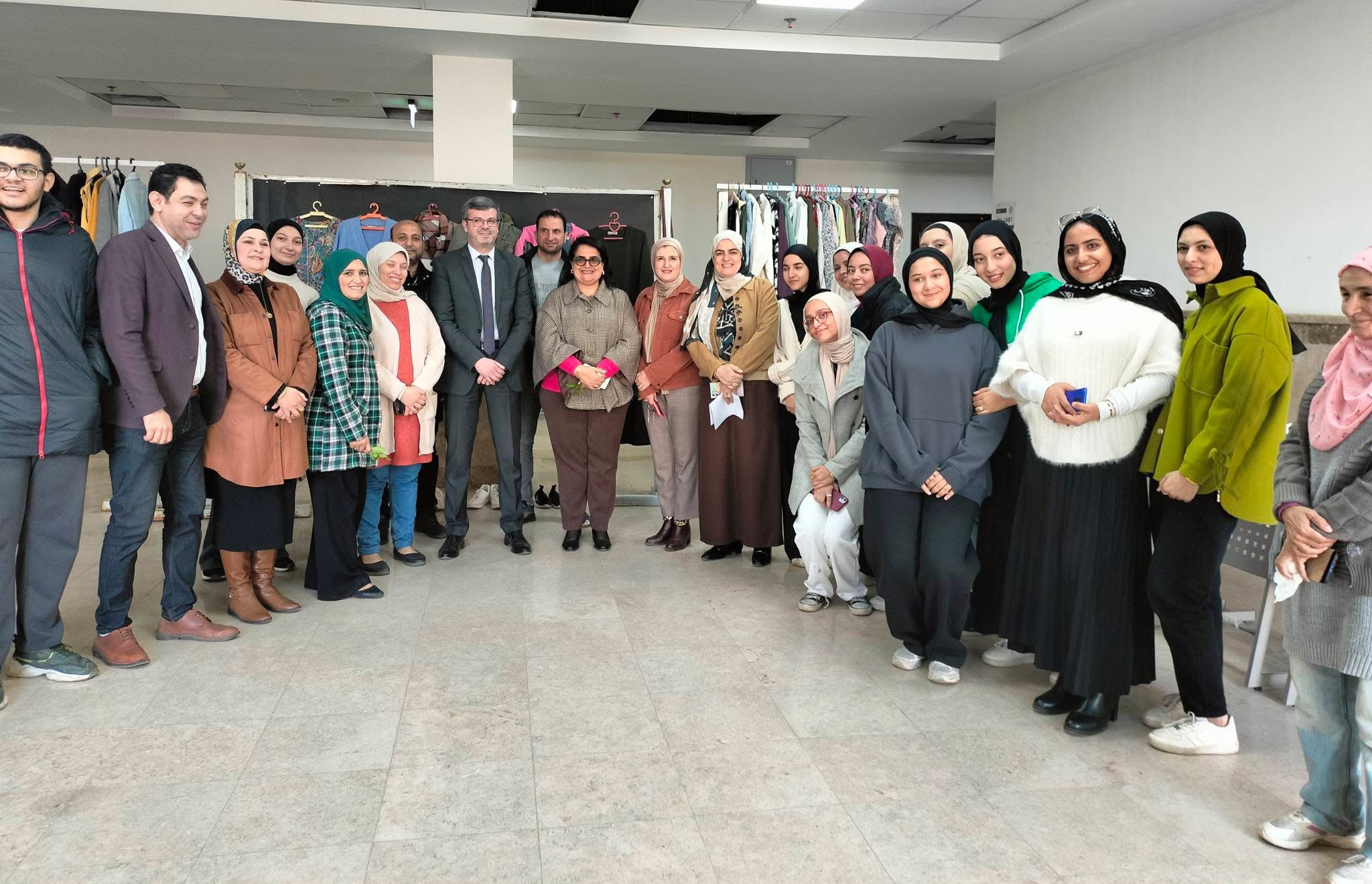 IMG 8256 المنوفية أسرة CARE بجامعة المنوفية الأهلية تنظم معرضًا خيريًا لدعم الأطفال مرضى السرطان موقع في الجامعة