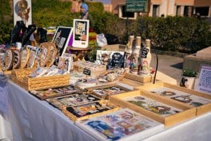 IMG 8353 الأهرام جامعة الأهرام الكندية تفتتح معرض ملتقى الفنون والحرف اليدوية الأول لتعزيز الإبداع الطلابي موقع في الجامعة